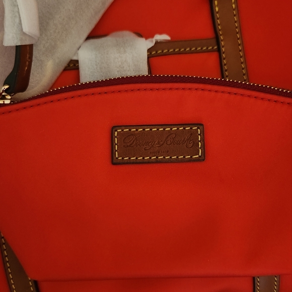 large wayfarer zip tote with accessories - Picture 8 of 9